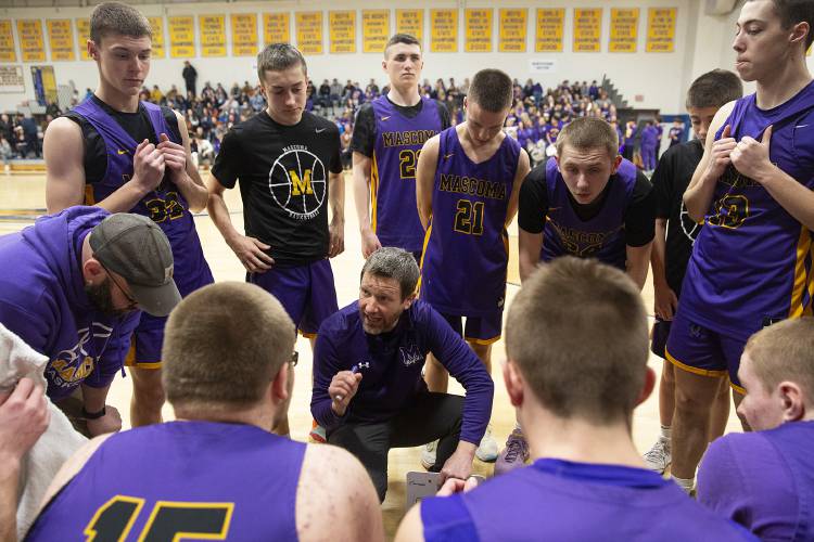 Mascoma head coach Silas Ayres, center, talks to his team  before the start of the NHIAA Division III boys basketball semifinal game against St. Thomas Aquinas High School held at Bow High School in Bow, N.H., on Tuesday, Feb. 20, 2024. St. Thomas Aquinas won, 57-38. (Valley News / Report For America - Alex Driehaus) Copyright Valley News. May not be reprinted or used online without permission. Send requests to permission@vnews.com.