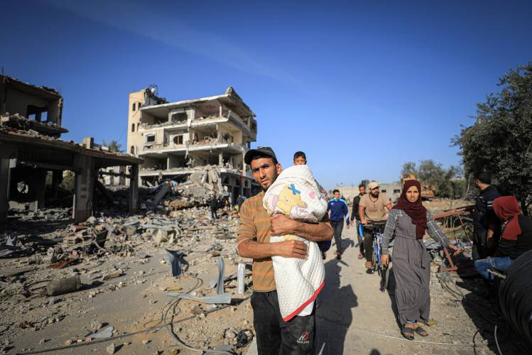 Displaced Palestinians, who have taken refuge in hospitals and schools, walk through the destruction as a result of Israeli attacks to inspect their homes and collect their belongings on Nov. 23, 2023. MUST CREDIT: Loay Ayyoub for The Washington Post.