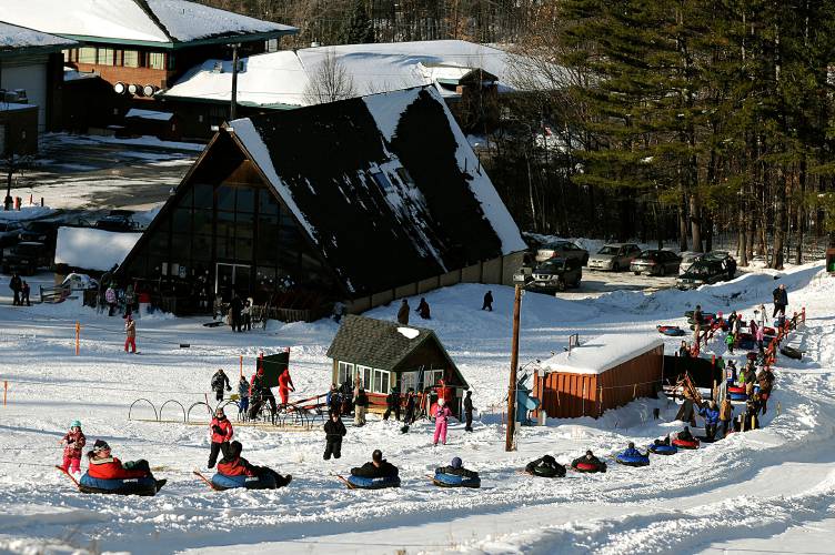 Arrowhead Recreation Area in Claremont, N.H., is busy with tubers, skiers and snowboarders on Dec. 30, 2010. (Valley News - Jennifer Hauck) Copyright Valley News. May not be reprinted or used online without permission. Send requests to permission@vnews.com.