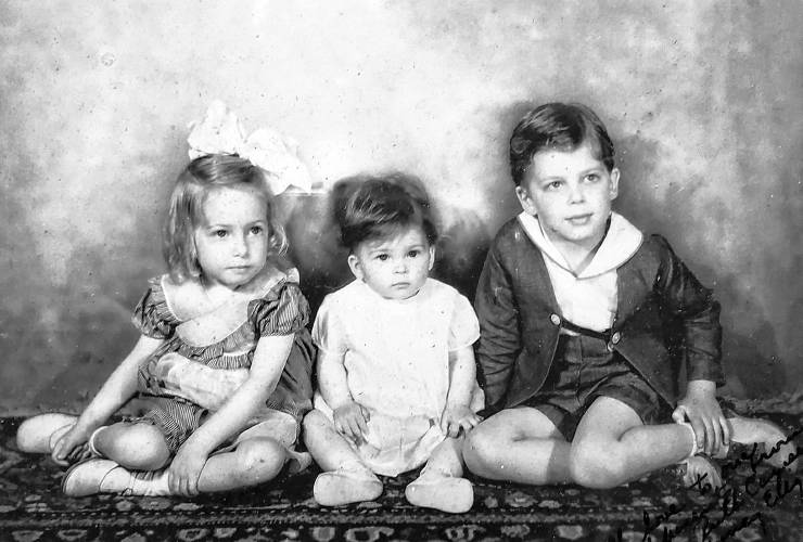 Bob Dean with his sisters Nancy Dean MacNeil and Cameron Dean Paris in a 1934 photograph. (Family photograph)